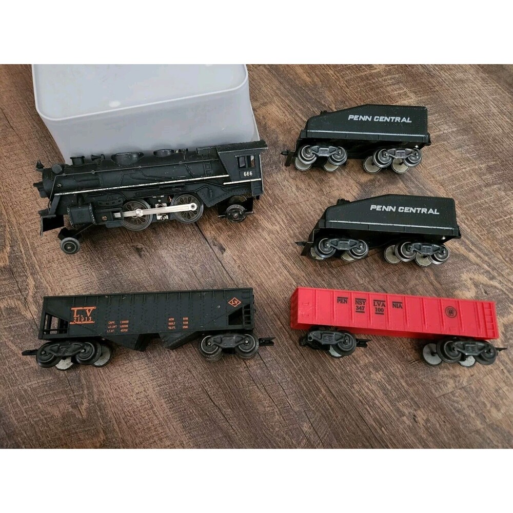 #666 Vintage Marx Steam Locomotive Train Set